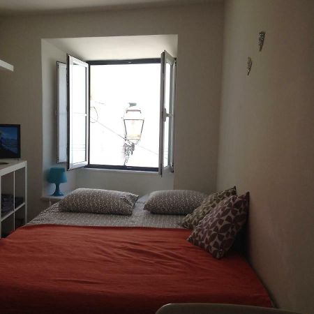 Little Alfama Town Apartment Lisbon Bagian luar foto